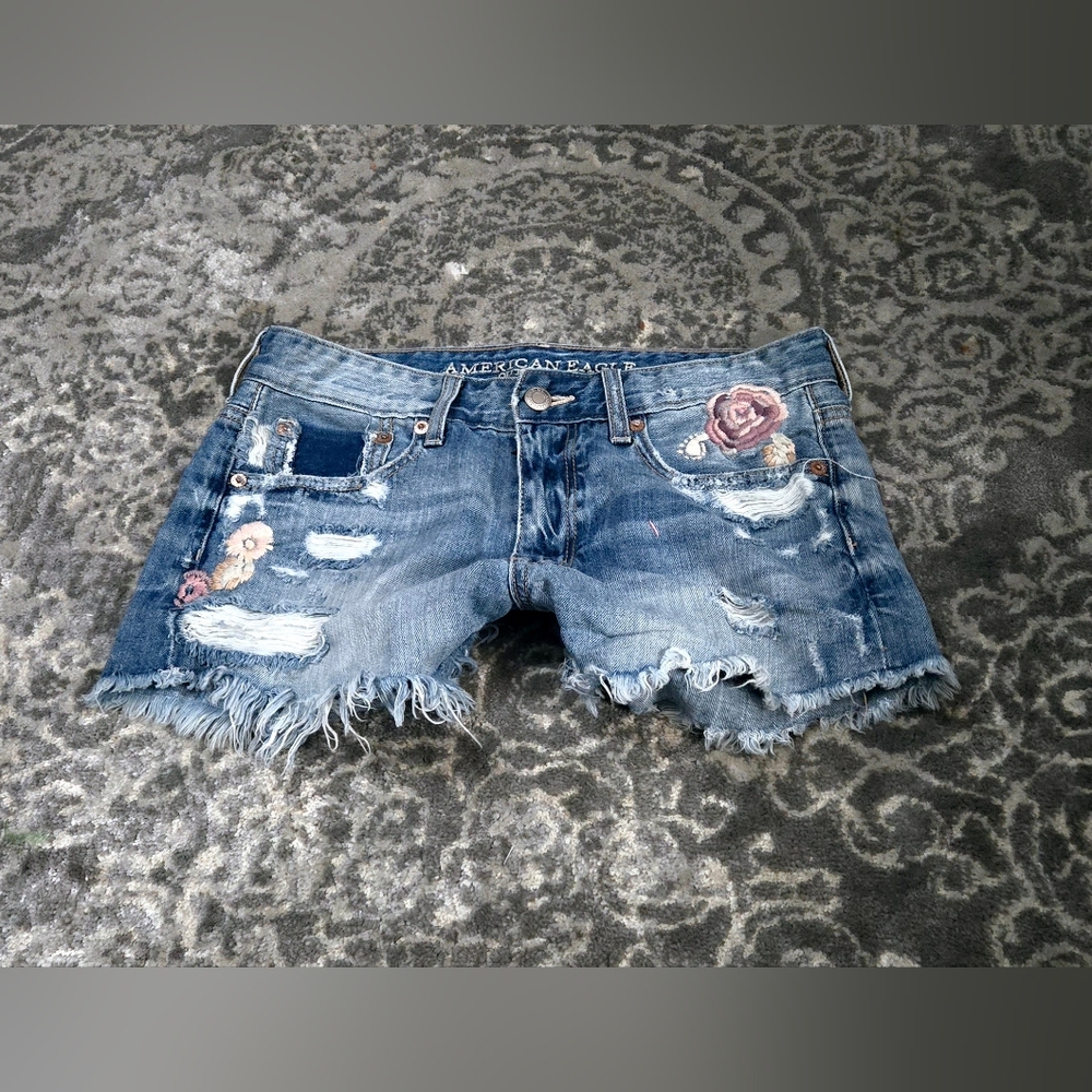 American Eagle Distressed Denim Shorts Size 2